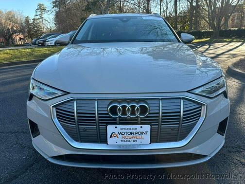 2022 Audi e-tron Premium Plus