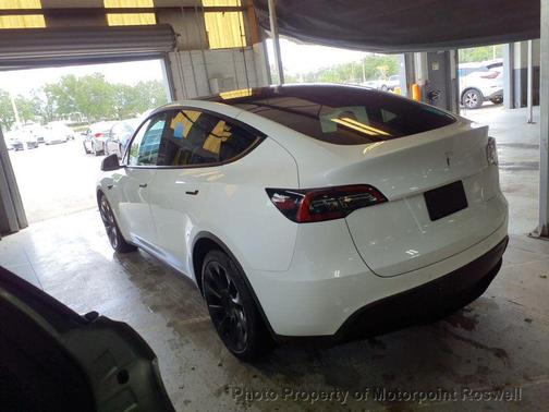 2022 Tesla Model Y Long Range Dual Motor All-Wheel Drive