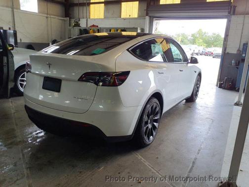 2022 Tesla Model Y Long Range Dual Motor All-Wheel Drive