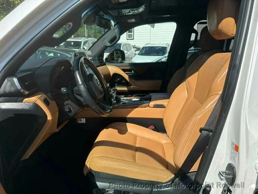 Eminent White Pearl 2025 Lexus LX 600 Luxury