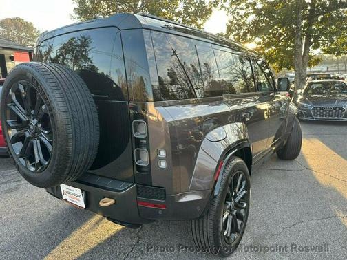 2025 Land Rover Defender P635 OCTA Edition One