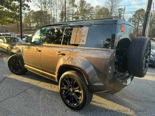 2025 Land Rover Defender P635 OCTA Edition One