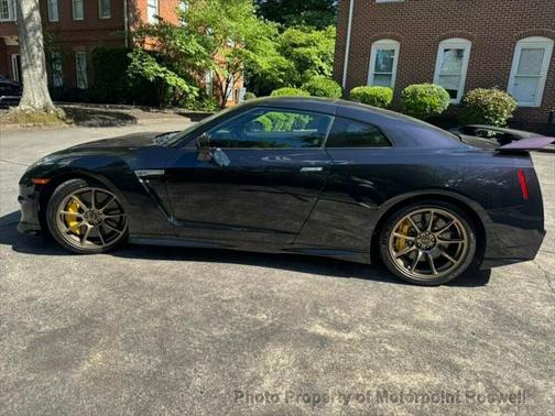 2024 Nissan GT-R T-spec Dual-clutch 6-Speed Transmission
