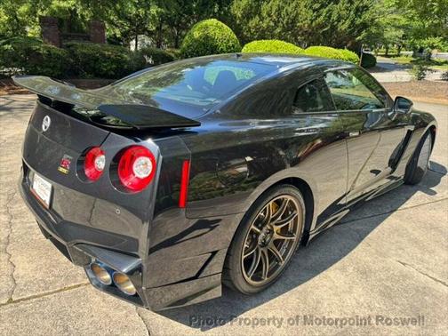 2024 Nissan GT-R T-spec Dual-clutch 6-Speed Transmission