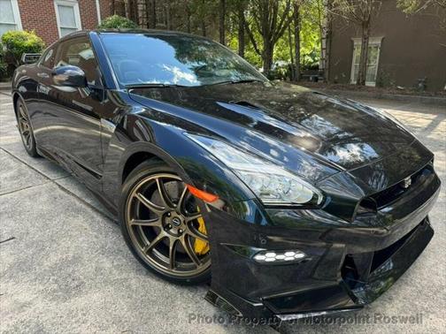 2024 Nissan GT-R T-spec Dual-clutch 6-Speed Transmission
