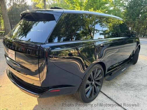 2024 Land Rover Range Rover P615 SV