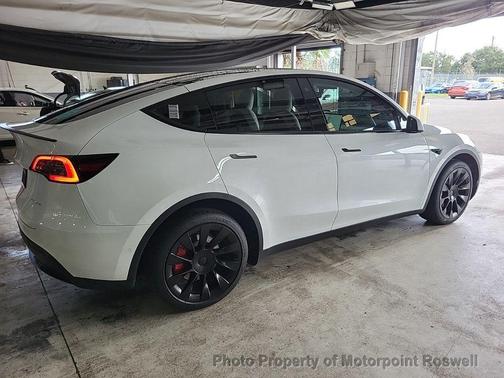2022 Tesla Model Y Long Range Dual Motor All-Wheel Drive