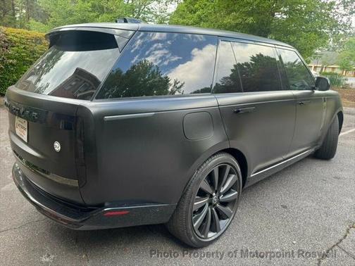 2025 Land Rover Range Rover P615 SV