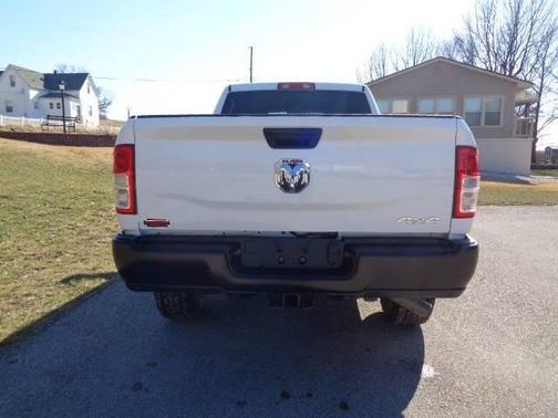 2022 RAM 2500 Tradesman Crew Cab 4x4 6'4' Box