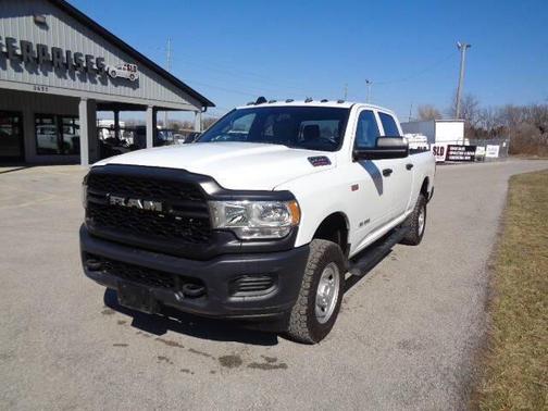 2022 RAM 2500 Tradesman Crew Cab 4x4 6'4' Box