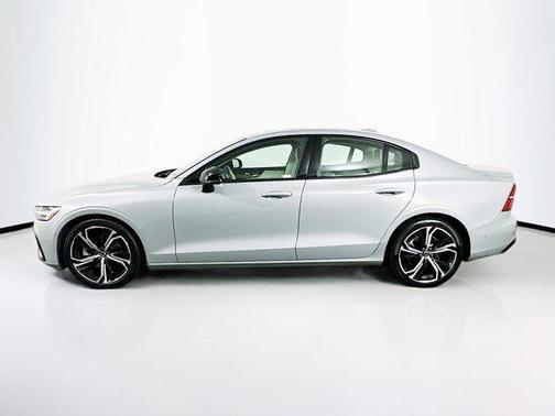 2024 Volvo S60 B5 Plus Dark Theme