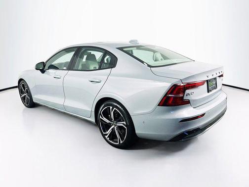 2024 Volvo S60 B5 Plus Dark Theme