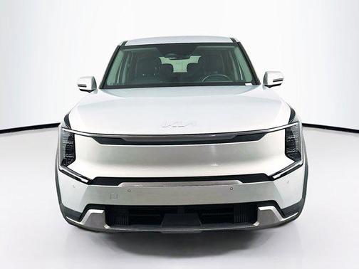 Ivory Silver 2024 Kia EV9 Light Long Range