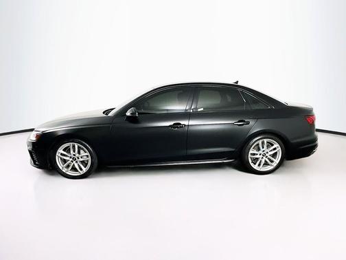 Mythos Black Metallic 2022 Audi A4 45 S line Premium