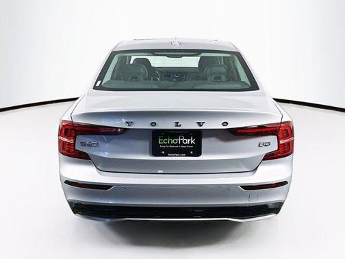 2024 Volvo S60 B5 Plus Dark Theme