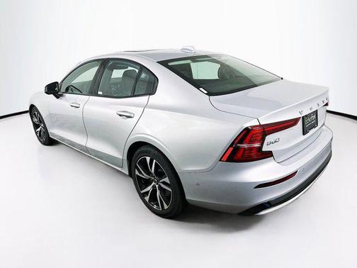 2024 Volvo S60 B5 Plus Dark Theme