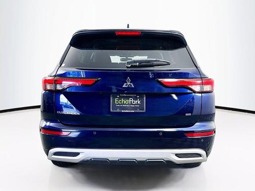 Cosmic Blue Metallic 2024 Mitsubishi Outlander SE