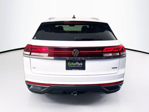 Deep Black Pearl 2024 Volkswagen Atlas Cross Sport 2.0T SE w/Technology 4MOTION