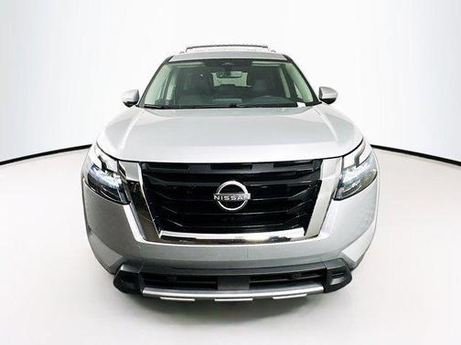 Brilliant Silver Metallic 2025 Nissan Pathfinder SL 4WD