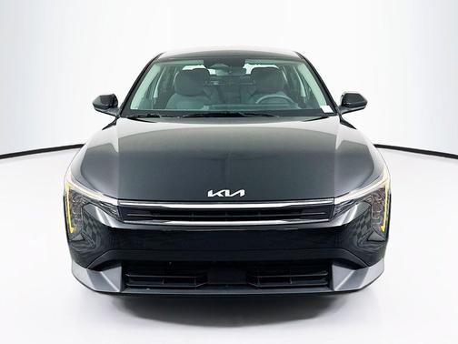 Aurora Black Pearl 2025 Kia K4 LXS