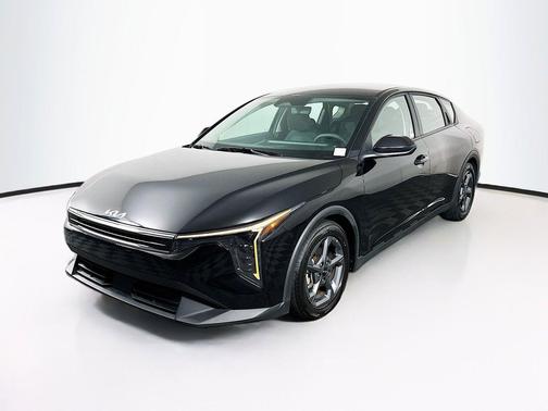 Aurora Black Pearl 2025 Kia K4 LXS