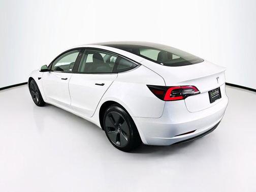 Pearl White Multi-Coat 2023 Tesla Model 3 Standard Range
