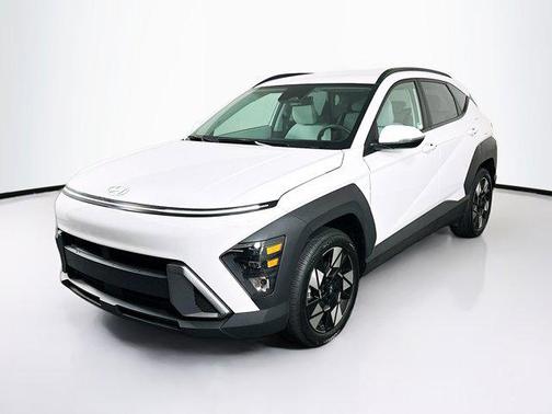 Atlas White 2025 Hyundai KONA SEL
