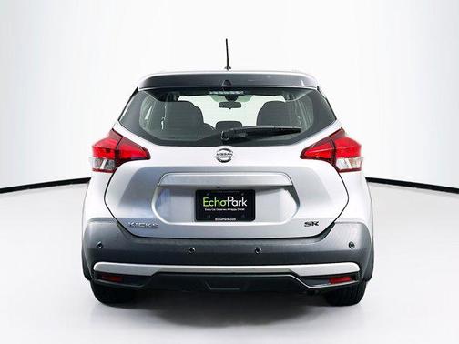 2020 Nissan Kicks SR