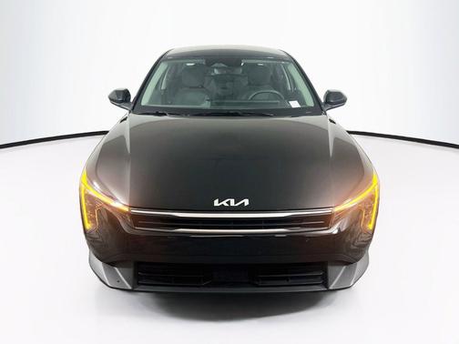 Aurora Black Pearl 2025 Kia K4 LXS