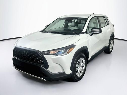 White 2024 Toyota Corolla Cross L