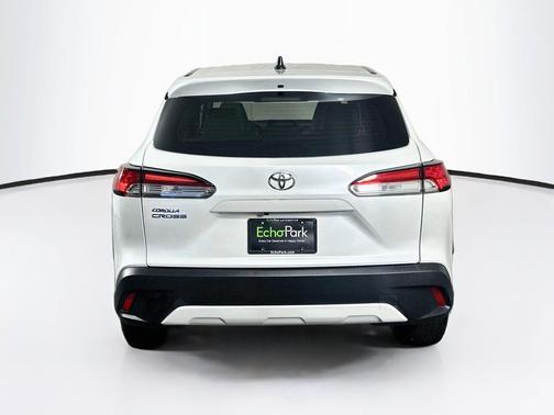 White 2024 Toyota Corolla Cross L