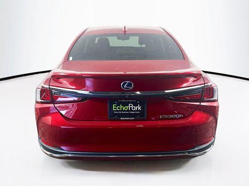 2021 Lexus ES 300h Ultra Luxury