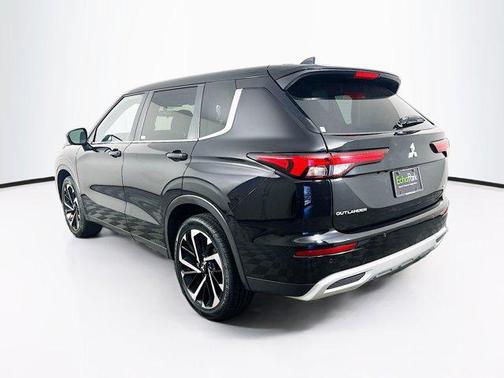 White Diamond 2024 Mitsubishi Outlander SE 2.5 2WD