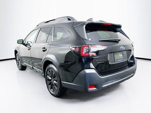 Crystal Black Silica 2025 Subaru Outback Onyx Edition