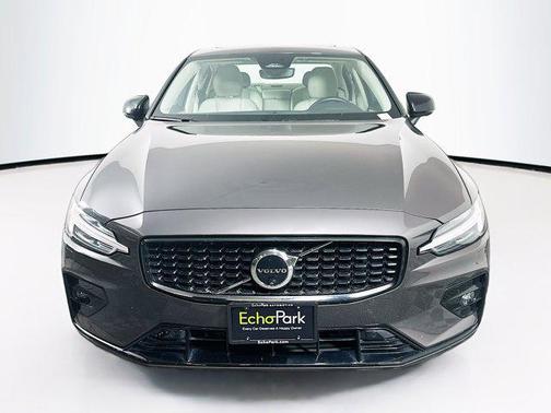 2024 Volvo S60 B5 Plus Dark Theme