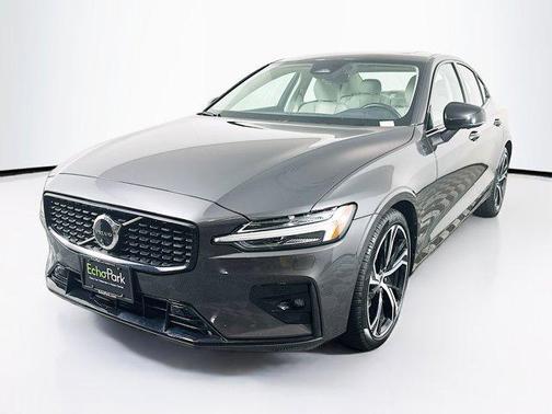 2024 Volvo S60 B5 Plus Dark Theme