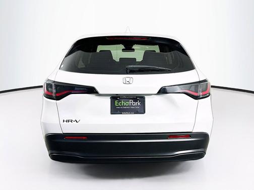 Platinum White Pearl 2023 Honda HR-V LX