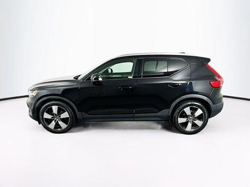 Black 2019 Volvo XC40 T5 Momentum