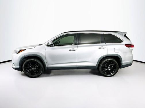 Celestial Silver Metallic 2019 Toyota Highlander SE