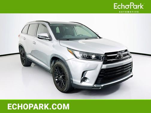 Celestial Silver Metallic 2019 Toyota Highlander SE