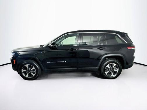 Diamond Black Crystal Pearlcoat 2024 Jeep Grand Cherokee 4xe Base