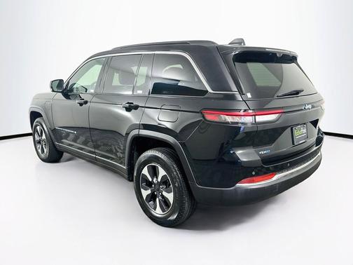 Diamond Black Crystal Pearlcoat 2024 Jeep Grand Cherokee 4xe Base