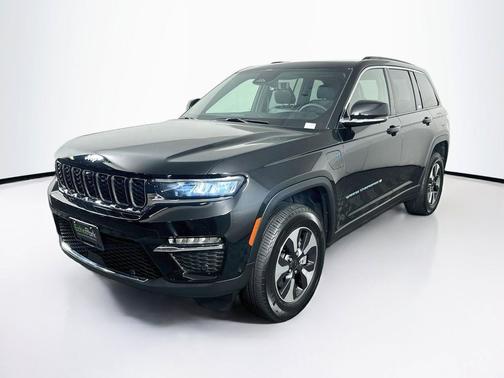 Diamond Black Crystal Pearlcoat 2024 Jeep Grand Cherokee 4xe Base