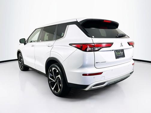 Black 2024 Mitsubishi Outlander SE