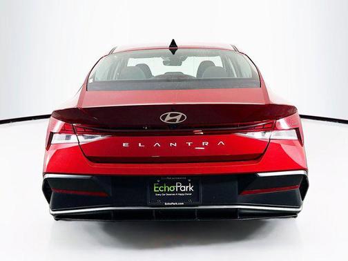 2025 Hyundai ELANTRA SEL