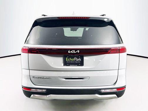 2022 Kia Carnival SX