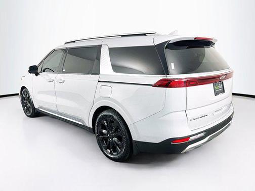 2022 Kia Carnival SX