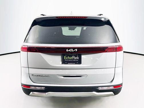 2022 Kia Carnival SX