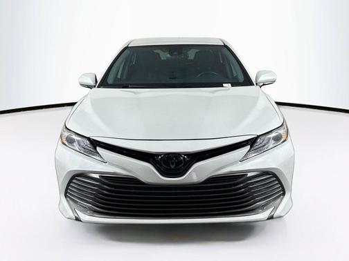 Super White 2020 Toyota Camry XLE