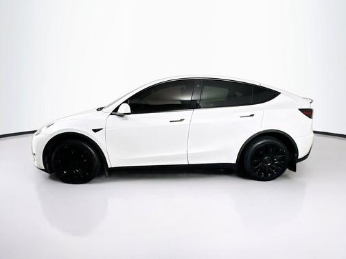 Pearl White Multi-Coat 2023 Tesla Model Y Long Range Dual Motor All-Wheel Drive